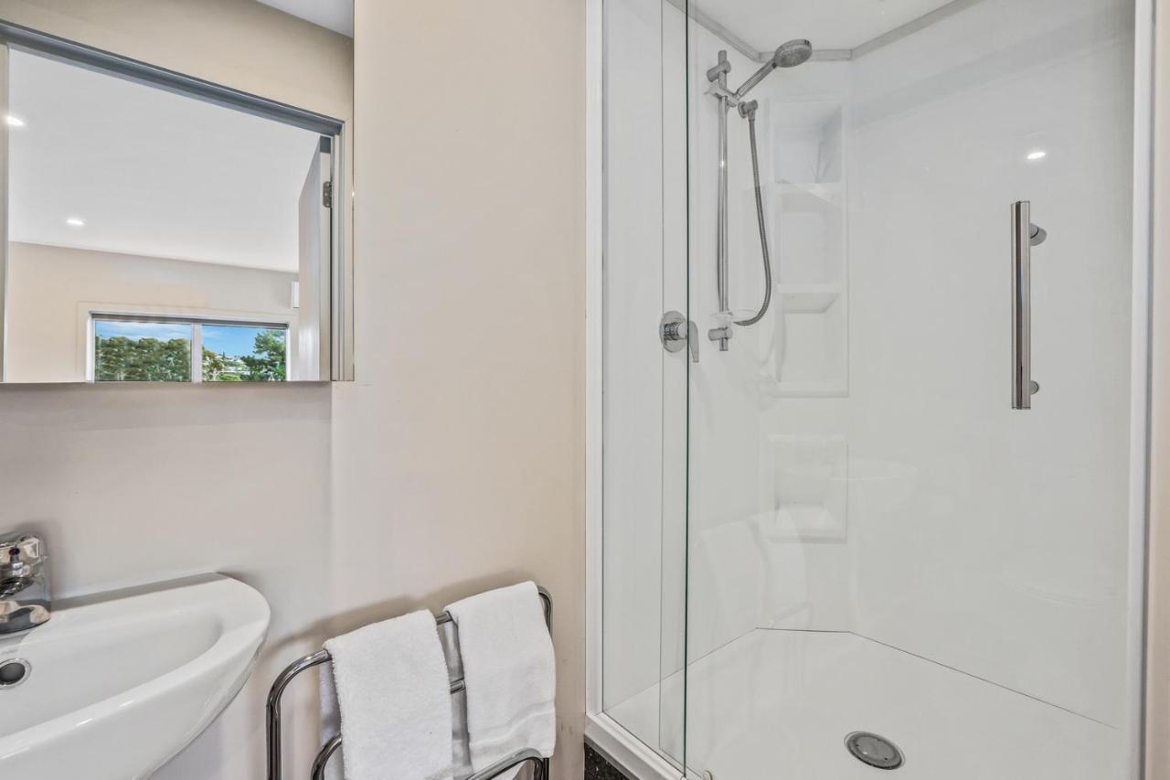 Gatehouse On The Bay - Christchurch Holiday Unit Екстер'єр фото